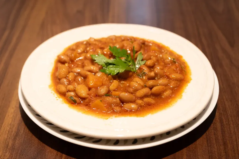 Barbunya (Cranberry Beans in Olive Oil), cooked daily at Nezaf Ev Yemekleri in Nişantaşı, a full portion on the table