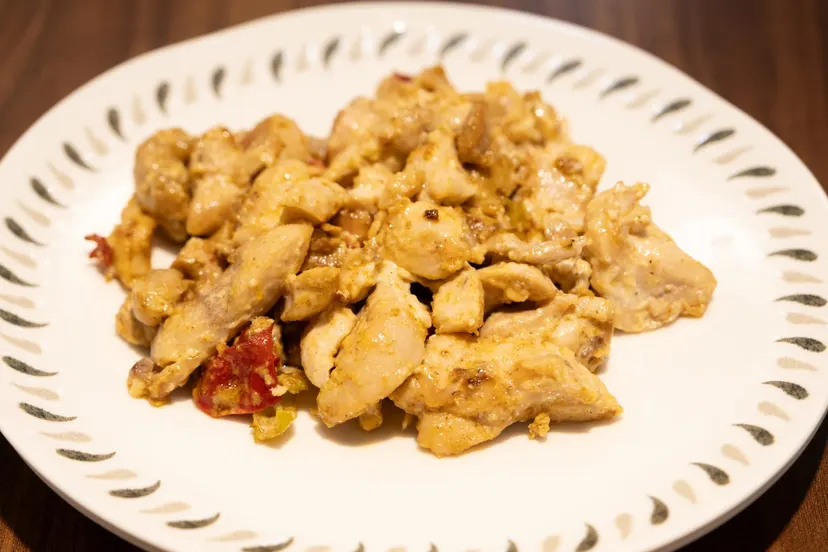 Creamy Chicken Sauté with Onions cooked daily at Nezaf Ev Yemekleri in Nişantaşı, angled shot