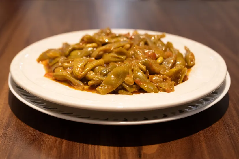 Green Beans in Olive Oil cooked daily at Nezaf Ev Yemekleri in Nişantaşı, a full portion on the table