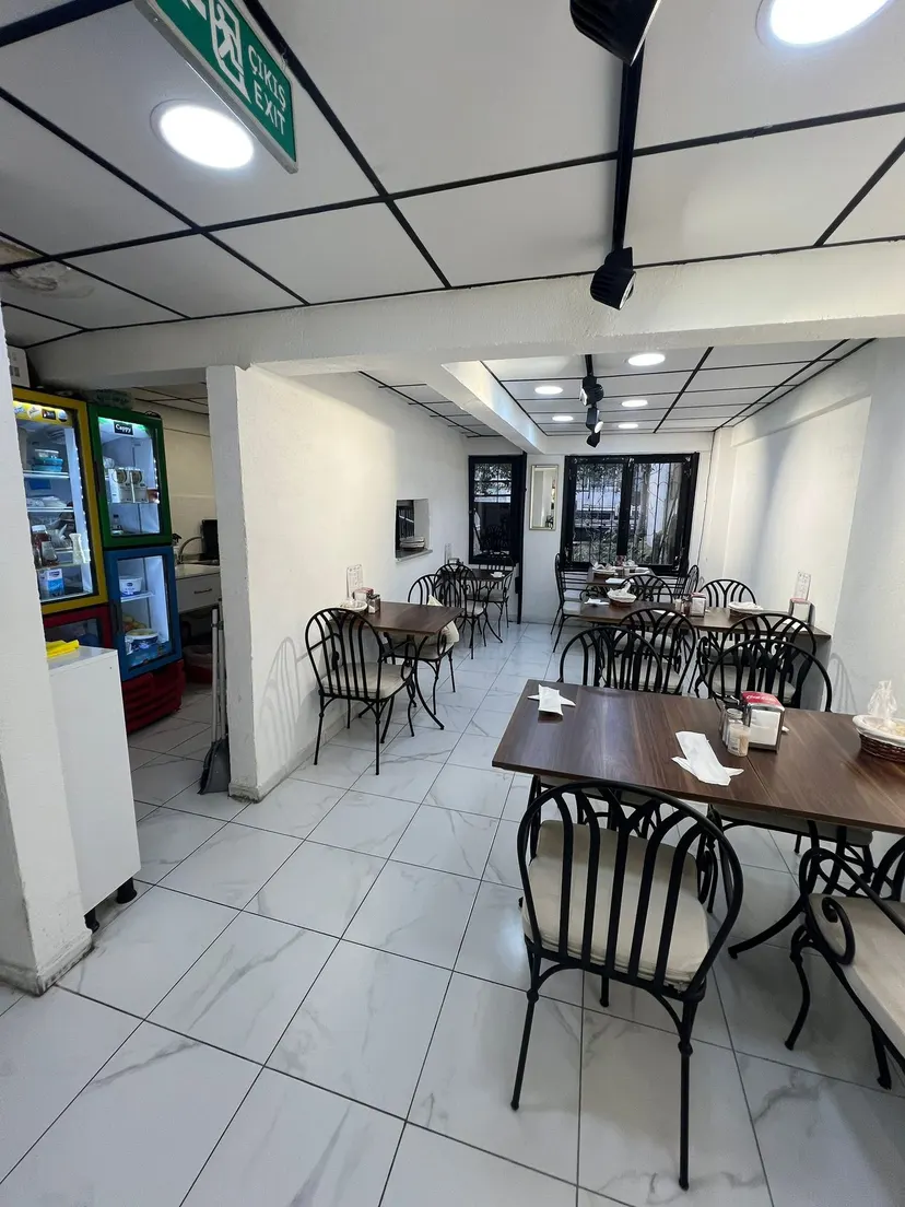 The back dining room at Nezaf Ev Yemekleri, Nişantaşı